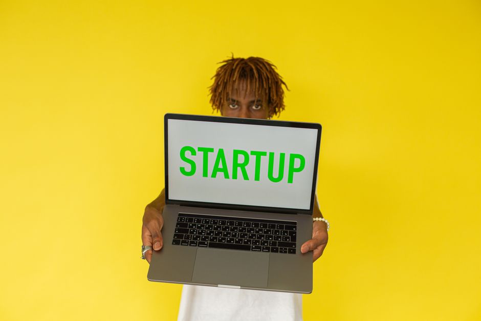 Startup tim s laptopom